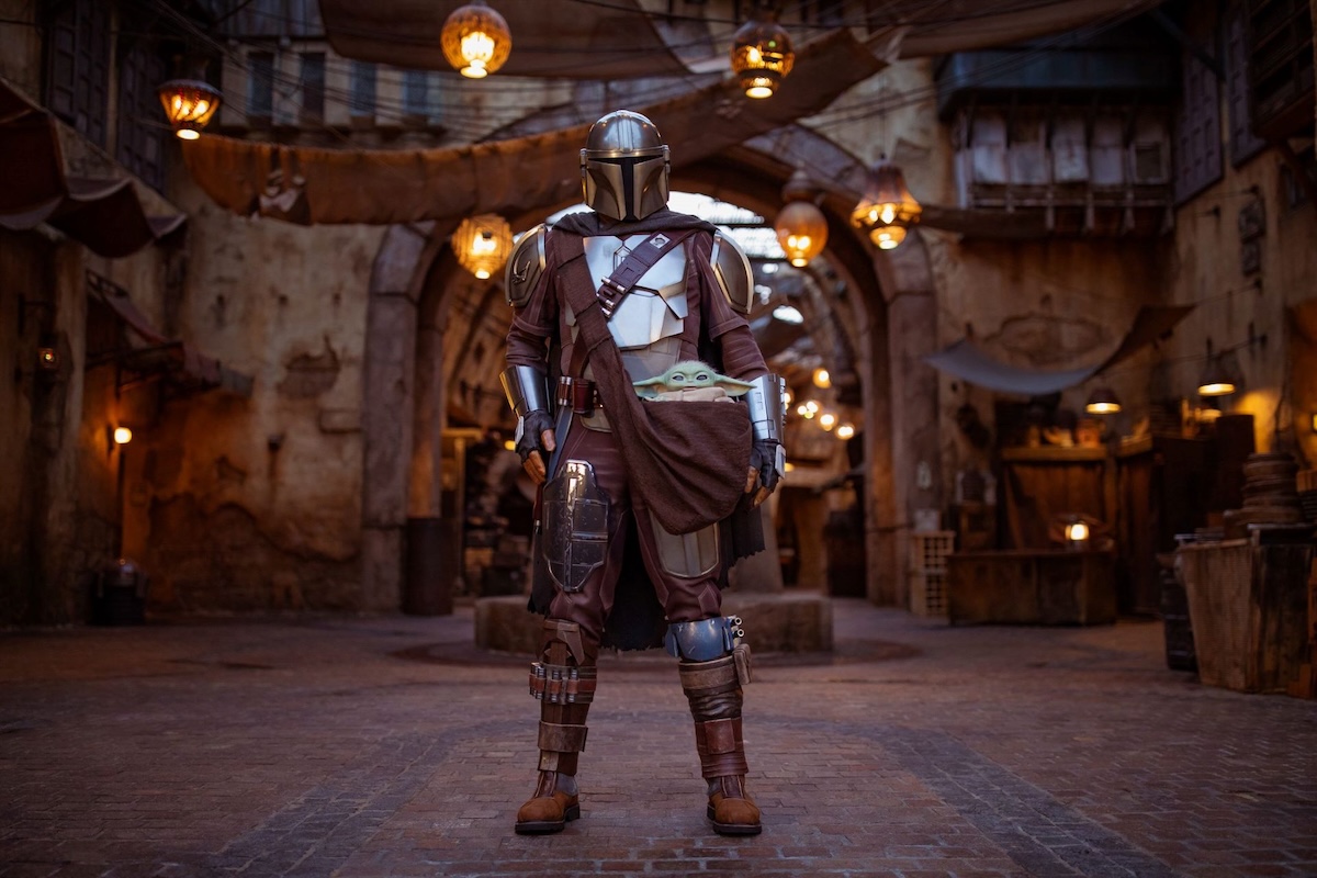 Mandolorian at Galaxy's Edge