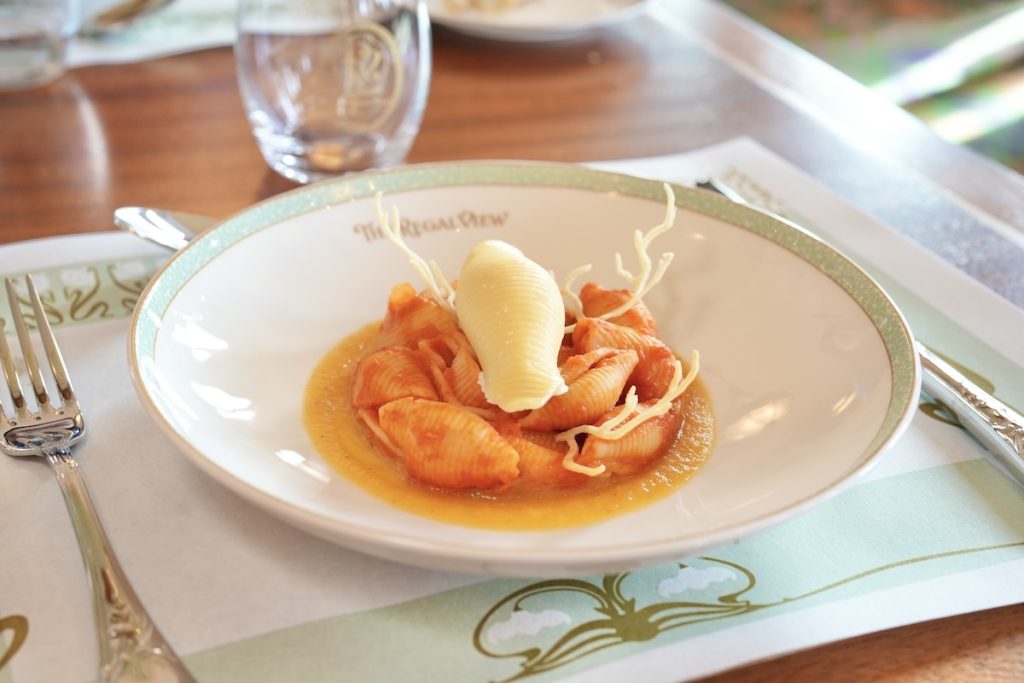 Disney Adventure World, Regal View