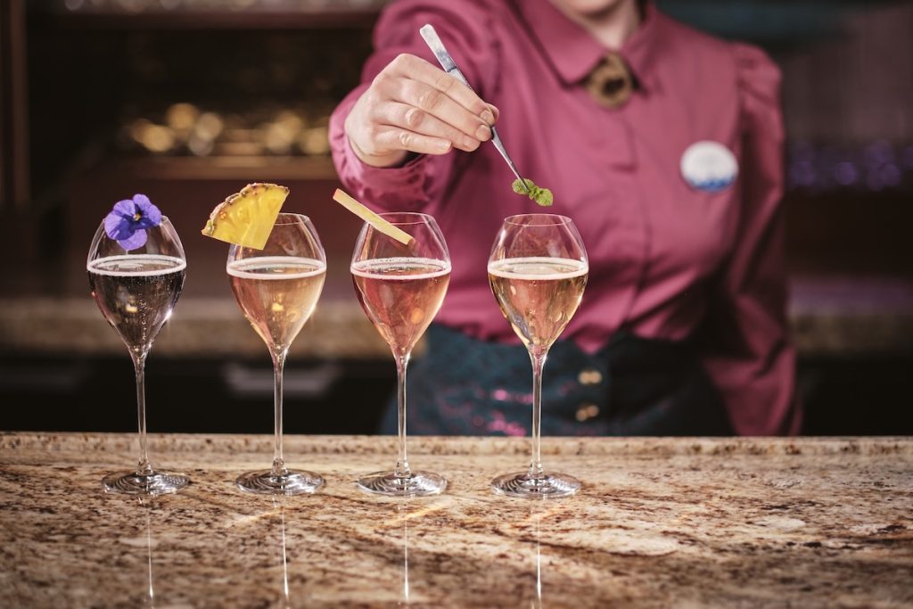 Disney Adventure World, Regal View